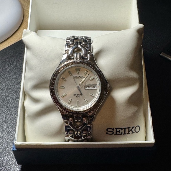 Seiko Vintage Men’s Sports 100 Stainless Steel Silver Links 7N43-6B30 Watch - Picture 1 of 11